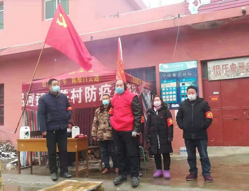 疫情面前显大爱，执勤卡点献爱心